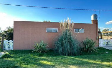 VENTA CASA 2 AMBIENTES C/ PARQUE Y PILETA EN MONTE