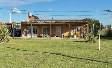VENTA CASA 2 AMBIENTES C/ PARQUE Y PILETA EN MONTE