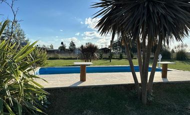 VENTA CASA 2 AMBIENTES C/ PARQUE Y PILETA EN MONTE
