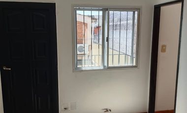PH de 2 ambientes en Valentín Alsina - Cochera