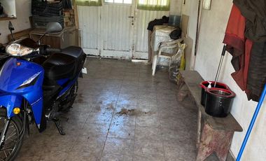 CASA EN VENTA EN VEDIA CON PATIO Y GARAGE
