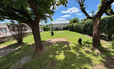 CASA EN VENTA EN VEDIA CON PATIO Y GARAGE