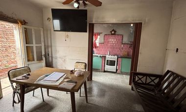 CASA EN VENTA EN BRAGADO A REFACCIONAR
