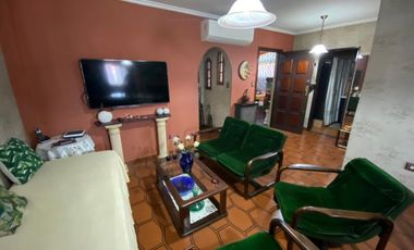 VENTA 2 CASAS DE 3 AMB CON COCHERA - V.ALSINA