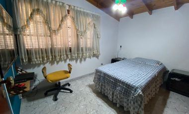 VENTA 2 CASAS DE 3 AMB CON COCHERA - V.ALSINA