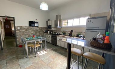 VENTA 2 CASAS DE 3 AMB CON COCHERA - V.ALSINA