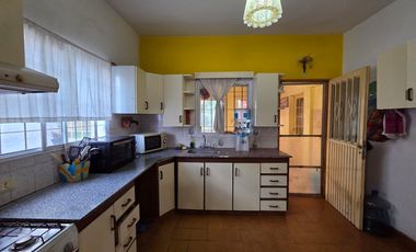 Venta Casa 5 ambientes con parque, quincho y parrilla en San Miguel