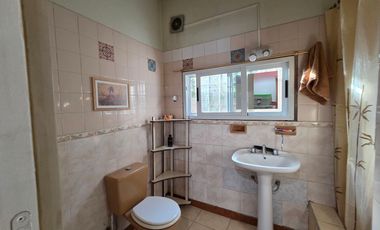 Venta Casa 5 ambientes con parque, quincho y parrilla en San Miguel
