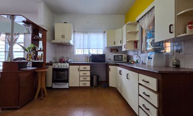 Venta Casa 5 ambientes con parque, quincho y parrilla en San Miguel