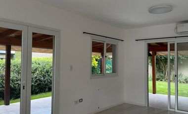 Casa en alquiler, tres dormitorios, Campo de Vuelo