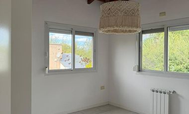 Casa en alquiler, tres dormitorios, Campo de Vuelo