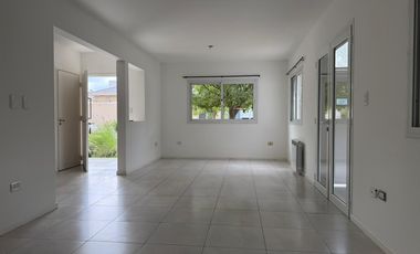 Casa en alquiler, tres dormitorios, Campo de Vuelo