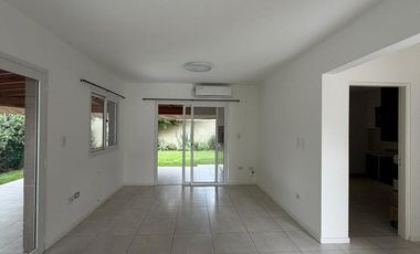 Casa en alquiler, tres dormitorios, Campo de Vuelo