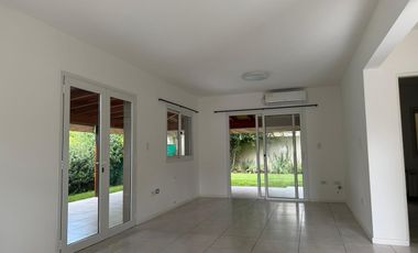 Casa en alquiler, tres dormitorios, Campo de Vuelo