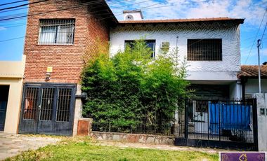 Casa en venta c/ cochera en Hurlingham