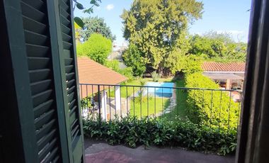 Casa en venta c/ cochera en Hurlingham