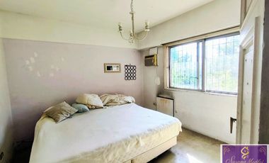 Casa en venta c/ cochera en Hurlingham