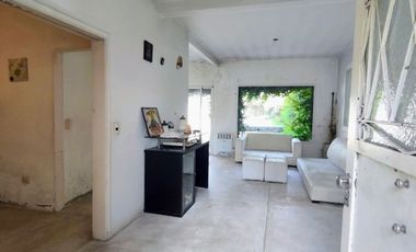 Casa en venta c/ cochera en Hurlingham