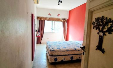 Casa en venta c/ cochera en Hurlingham
