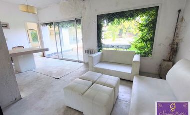Casa en venta c/ cochera en Hurlingham