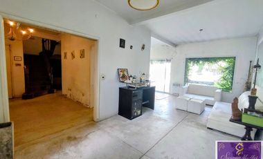 Casa en venta c/ cochera en Hurlingham