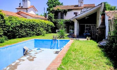 Casa en venta c/ cochera en Hurlingham