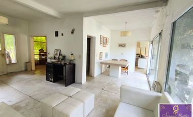 Casa en venta c/ cochera en Hurlingham