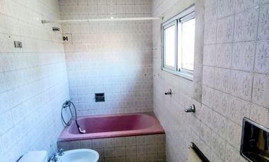 Casa en venta c/ cochera en Hurlingham