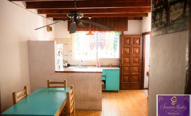** OPORTUNIDAD ** Casa en venta c/ cochera en Hurlingham