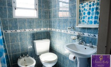 ** OPORTUNIDAD ** Casa en venta c/ cochera en Hurlingham