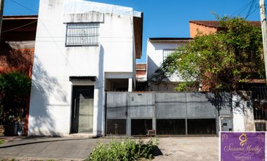 ** OPORTUNIDAD ** Casa en venta c/ cochera en Hurlingham