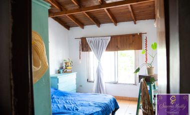 ** OPORTUNIDAD ** Casa en venta c/ cochera en Hurlingham