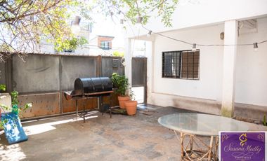 ** OPORTUNIDAD ** Casa en venta c/ cochera en Hurlingham