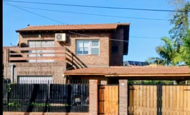 Casa en venta c/ cochera en Hurlingham