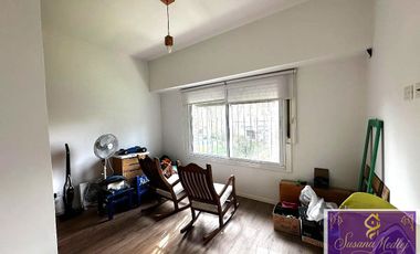 Casa en venta c/ cochera en Hurlingham