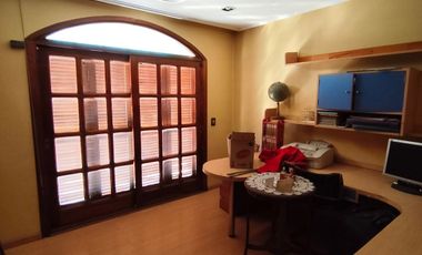 IMPORTANTE CHALET  VENTA HURLIGHAM * ZONA ESTRATEGICA MULT. DESTINOS *