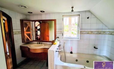 IMPORTANTE CHALET  VENTA HURLIGHAM * ZONA ESTRATEGICA MULT. DESTINOS *