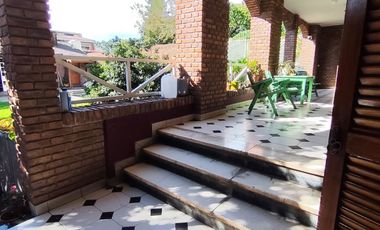 IMPORTANTE CHALET  VENTA HURLIGHAM * ZONA ESTRATEGICA MULT. DESTINOS *