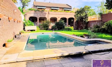 IMPORTANTE CHALET  VENTA HURLIGHAM * ZONA ESTRATEGICA MULT. DESTINOS *