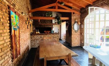 IMPORTANTE CHALET  VENTA HURLIGHAM * ZONA ESTRATEGICA MULT. DESTINOS *