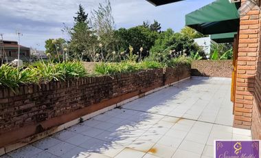 IMPORTANTE CHALET  VENTA HURLIGHAM * ZONA ESTRATEGICA MULT. DESTINOS *