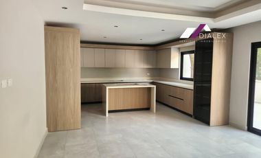 Casa en RENTA Fraccionamiento Altares Residencial - CARRETERA NACIONAL en Santiago, Nuevo León.