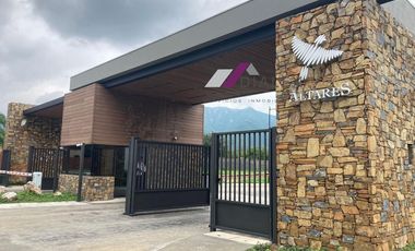 Casa en RENTA Fraccionamiento Altares Residencial - CARRETERA NACIONAL en Santiago, Nuevo León.