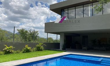 Casa en RENTA Fraccionamiento Altares Residencial - CARRETERA NACIONAL en Santiago, Nuevo León.