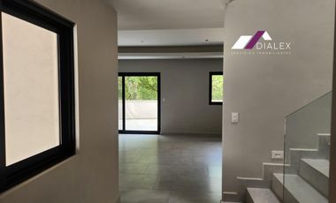 Casa en RENTA Fraccionamiento Altares Residencial - CARRETERA NACIONAL en Santiago, Nuevo León.