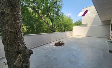 Casa en RENTA Fraccionamiento Altares Residencial - CARRETERA NACIONAL en Santiago, Nuevo León.