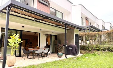 VENTA CASA MODERNA EN EL RETIRO CERCA A MEDIA LUNA