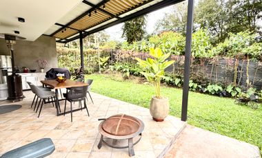 VENTA CASA MODERNA EN EL RETIRO CERCA A MEDIA LUNA