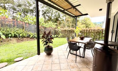VENTA CASA MODERNA EN EL RETIRO CERCA A MEDIA LUNA