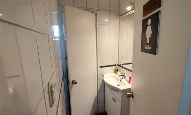 Local Comercial en Arriendo en Av. Apoquindo frente a Municipalidad e Las Condes